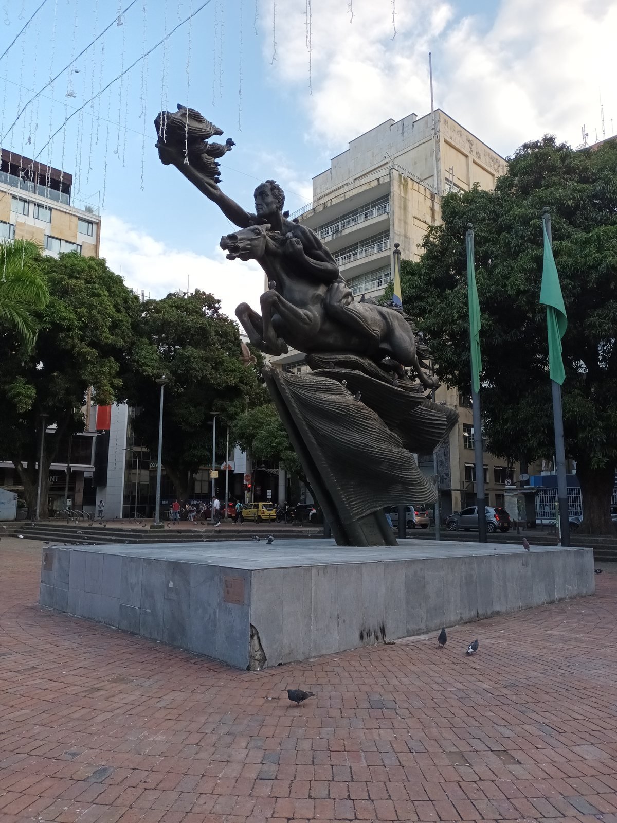 Bolívar desnudo, Plaza de Bolívar, Pereira. Escultura de Rodrigo Arenas Betancourt.