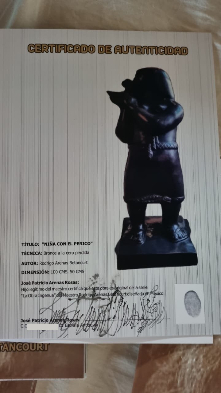 Certificado de autenticidad de Niña con el Perico, bronce a la cera perdida de Rodrigo Arenas Betancourt. Fotografía del certificado completo.